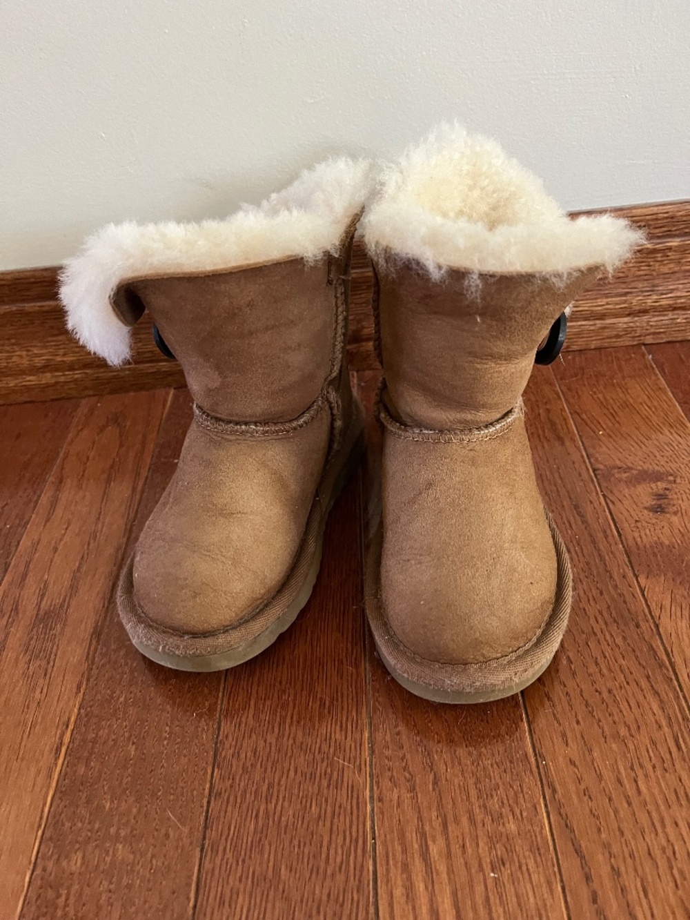 Ugg Toddler Kids Chestnut Bailey Button Boots size 7